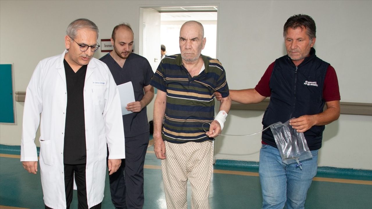 Konya'da 65 Yaşındaki Hastanın İki Tıkalı Şah Damarı Başarıyla Açıldı