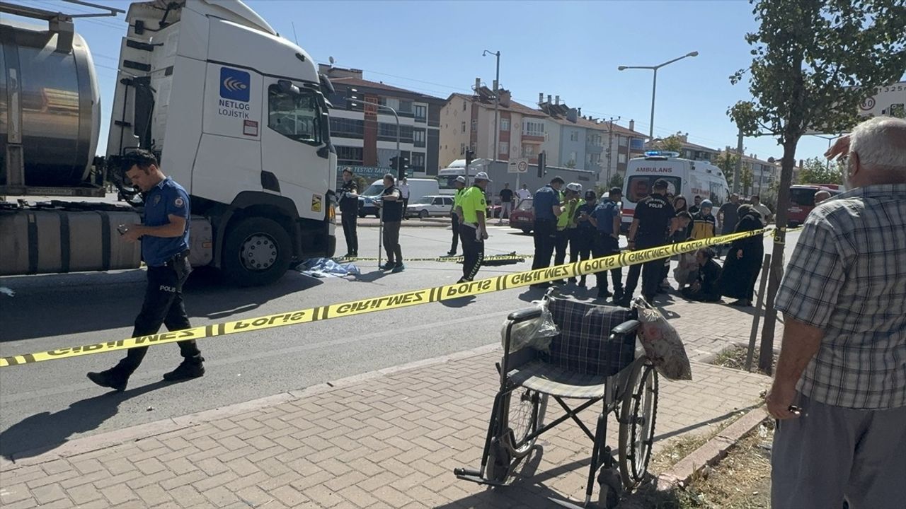 Konya'da TIR Çarptı: Kadın Öldü, Engelli Kızı Yaralandı