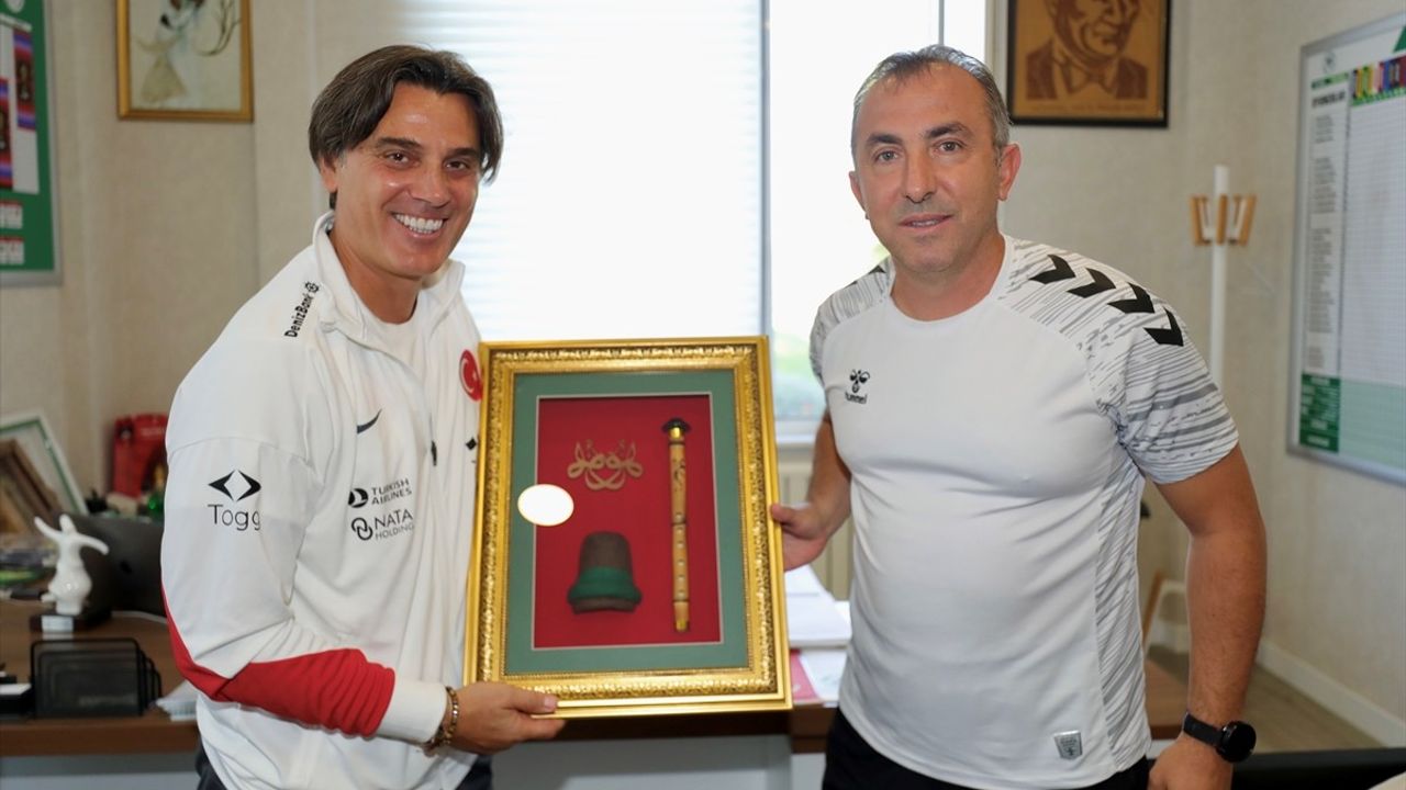 Konyaspor Teknik Direktörü Recep Uçar, A Milli Takımı Kayacık Tesisleri'nde Ağırladı