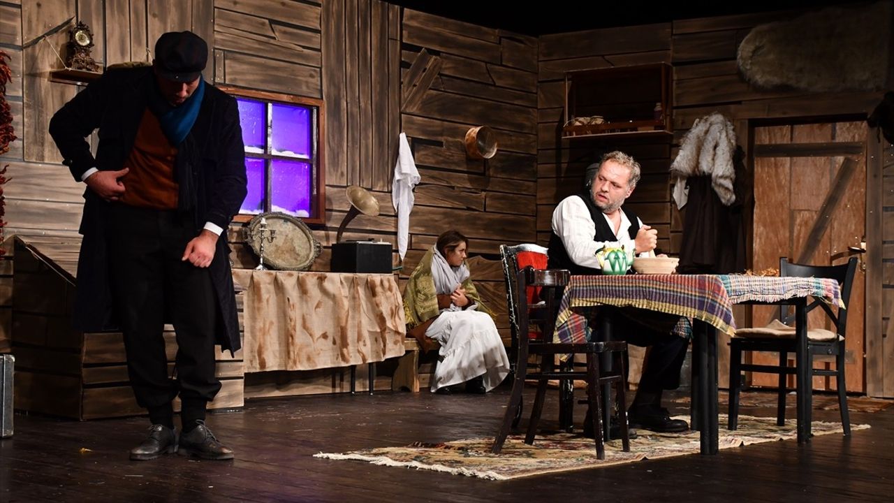 Kosova'da İlk Prizren Uluslararası Türkçe Tiyatro Festivali Başladı