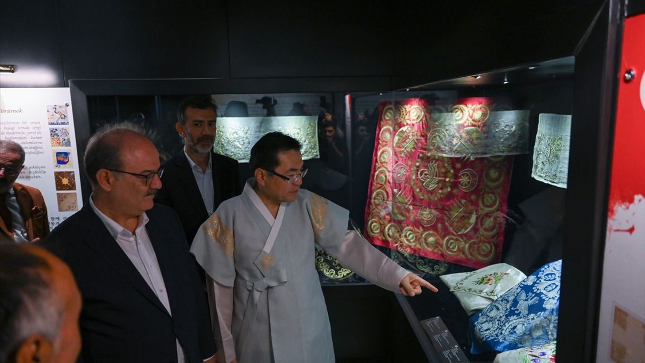 Kültür Yolu Festivali: Kore Bohça Sergisi ve Hanbok Defilesi Ankara'da