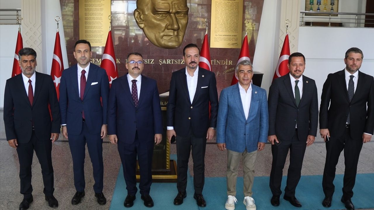 Kürşad Zorlu Iğdır'da: Türkiye Yüzyılı Buluşmalarıyla Yerel Ziyaretler