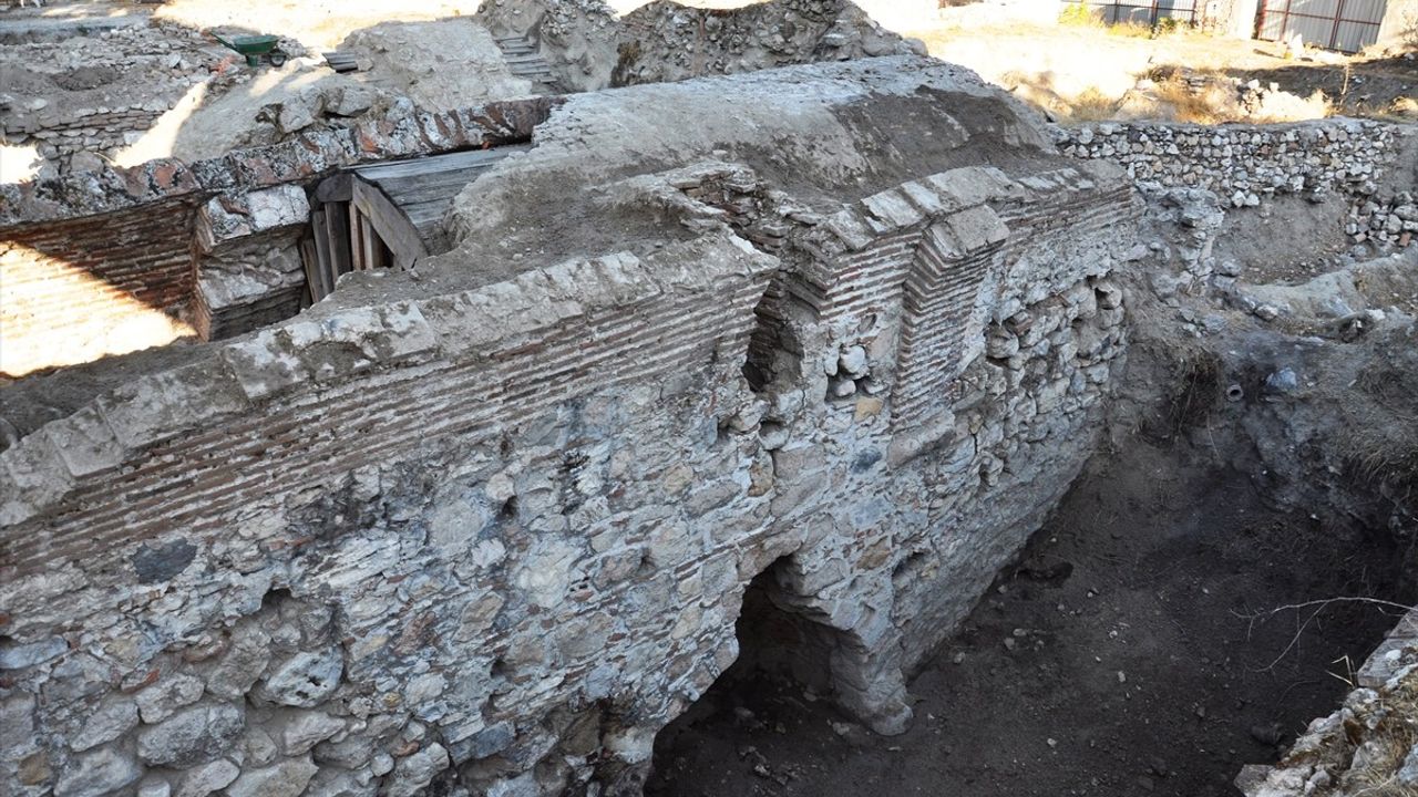 Kütahya'da Yakup Çelebi Külliyesi'ne Arkeopark: Hamam ve Mescit Kalıntıları Korunacak