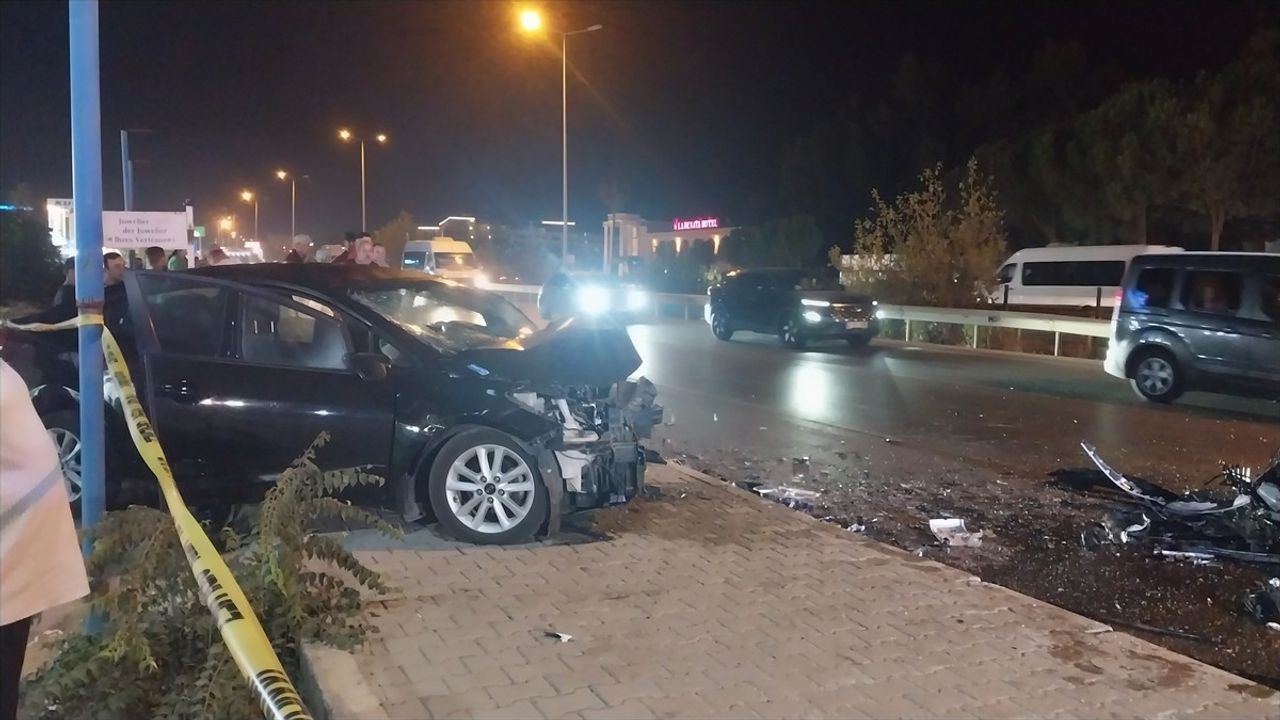 Manavgat'ta Trafik Kazası: 2 Ölü, 2 Yaralı
