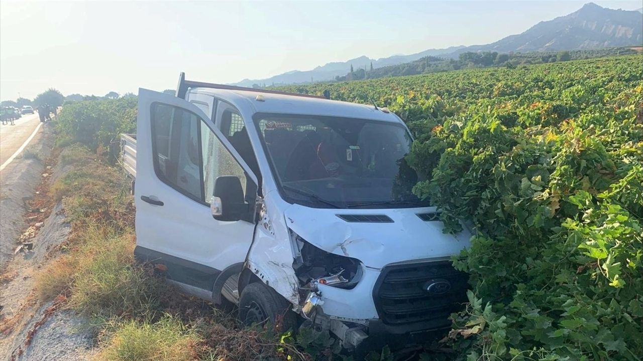 Manisa Salihli'de Kamyonetle Çarpışan Motosiklet Sürücüsü Öldü
