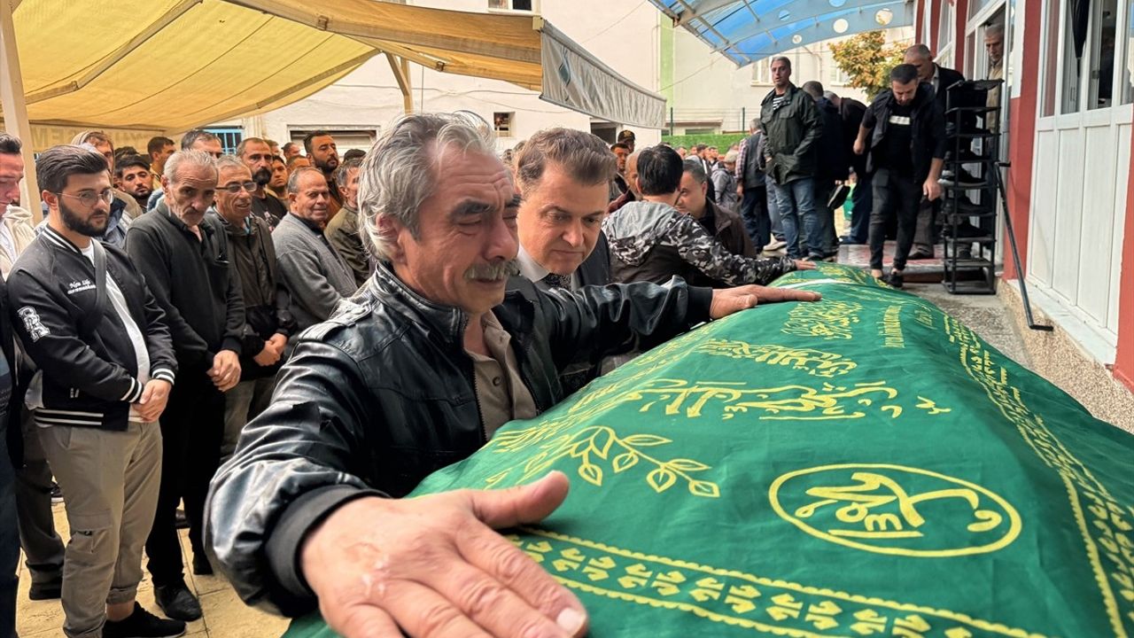 Manisa (Salihli) — Pikap ve Otomobil Çarpıştı: 5 Ölü, 6 Yaralı