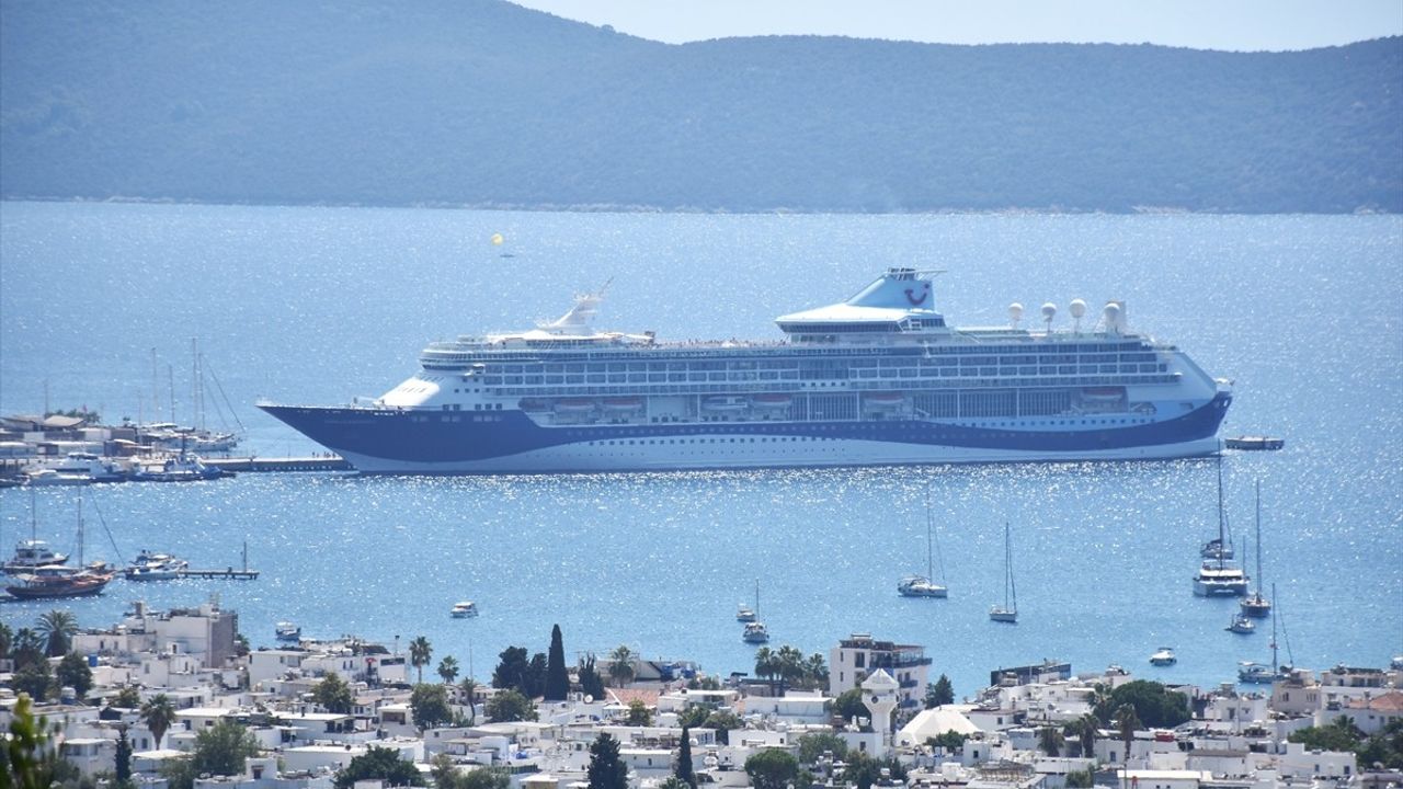 Marella Discovery 2 Bodrum'da: 1809 Yolcu İniş Yaptı