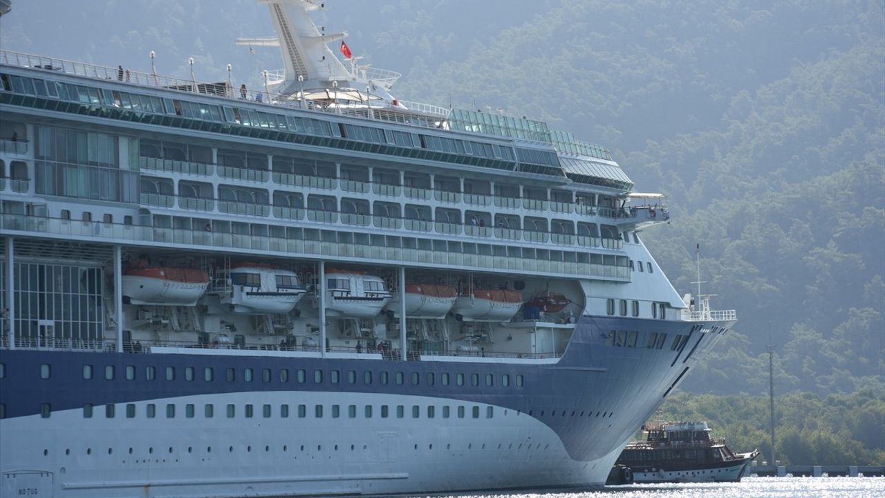 Marella Discovery 2 Marmaris'e 1855 Yolcu Getirdi