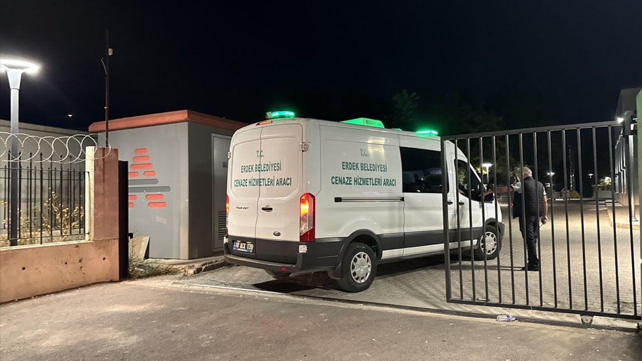 Marmara Denizi'nde Teknesi Parçalanan Halit Yukay'ın Cenazesi Bursa'dan Teslim Edildi