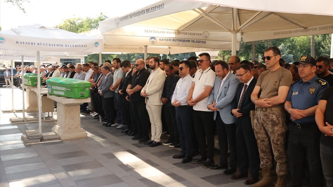 Mehmet Bozdağ'ın Acı Günü: Babası İlhan Bozdağ Toprağa Verildi