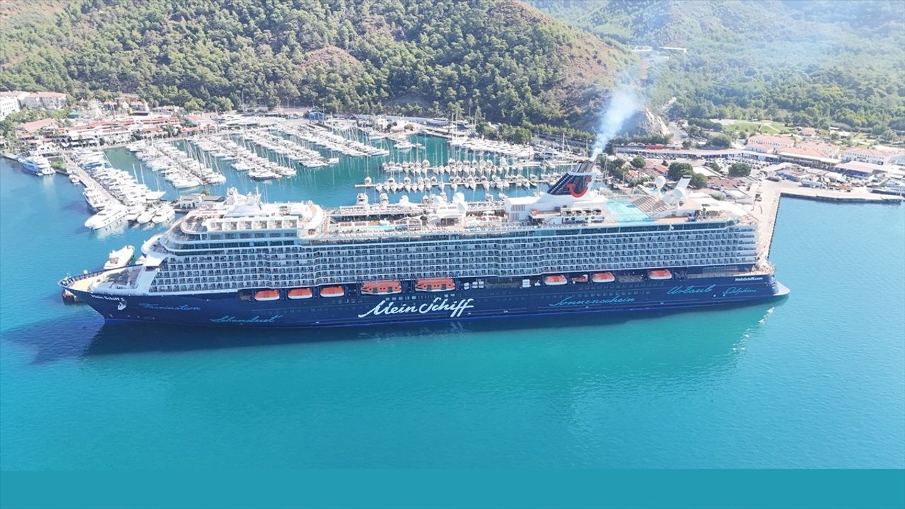 Mein Schiff 5 Marmaris'e 2 bin 600 Turistle Geldi