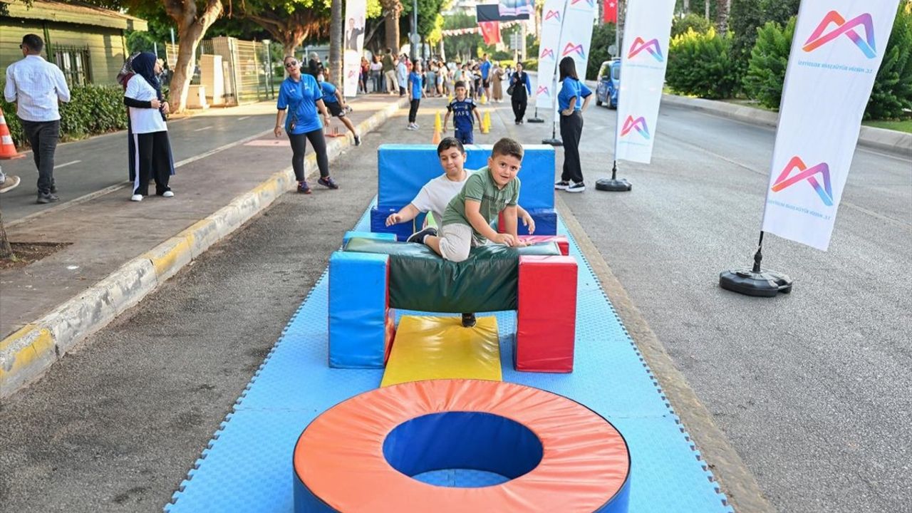 Mersin'de 'Araçsız Sokak Günü' etkinliği: Adnan Menderes Bulvarı trafiğe kapatıldı