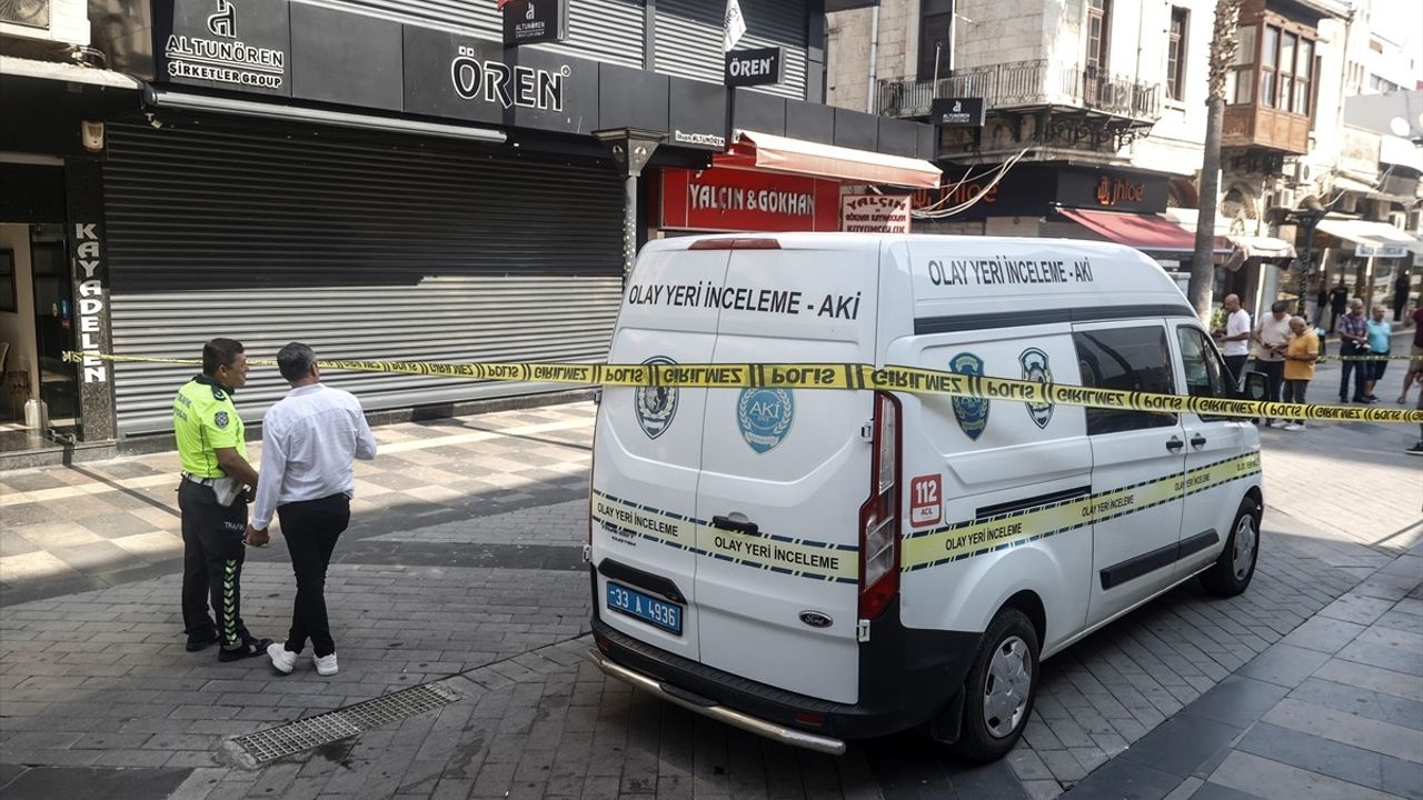 Mersin'de Kuyumcuda Altın Hırsızlığı İddiası: Polis İnceleme Başlattı