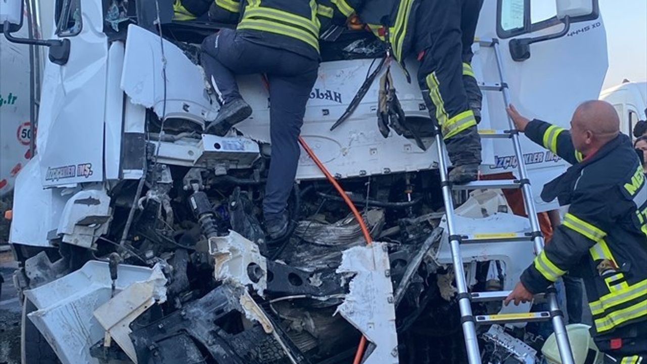 Mersin'de zincirleme trafik kazası: 5 kişi yaralandı