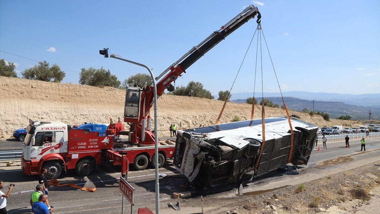 Mersin Mut'ta Tır-Otobüs Çarpışması: 3 Ölü, 7 Yaralı