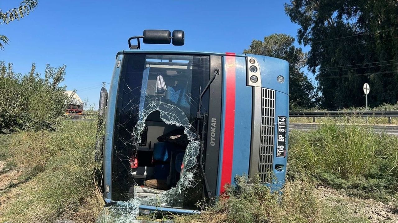 Mersin Tarsus'ta Cezaevi Aracı Devrildi: 13 Yaralı