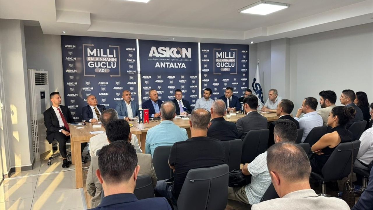 Mevlüt Çavuşoğlu Antalya'da İş İnsanlarıyla Buluştu — Savunma Sanayine Vurgu