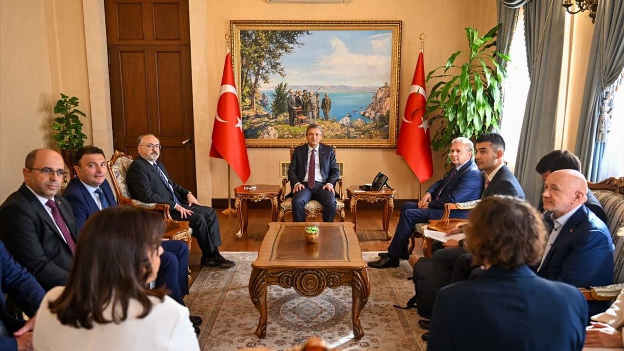 Moskova Hükümet Bakanı Sergey Çeremin Antalya Valisi Hulusi Şahin'i Ziyaret Etti