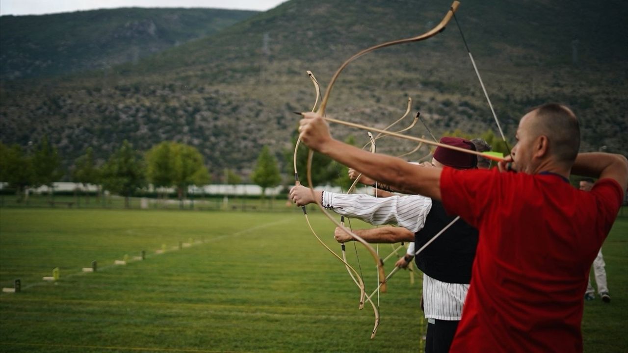 Mostar Oku Yarışması'nda Uluslararası Mücadele – Sena Keçeci ve Abdul Rahman Bin Zaharian