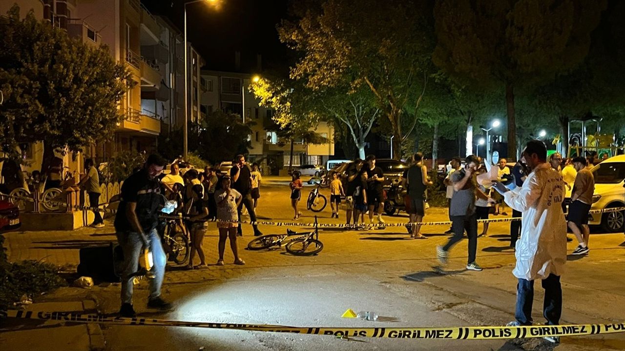 Muğla'da Belediye Başkanının Ailesine Yanıcı Madde Atan 2 Şüpheli Yakalandı