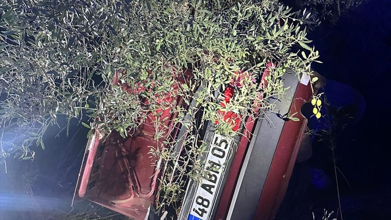 Muğla Milas'ta Şarampole Devrilen Otomobil: 2 Kişi Öldü