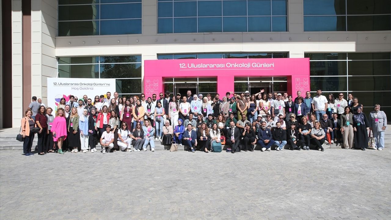 Muş'ta 12. Uluslararası Onkoloji Günleri: 18 Ülkeden 400 Kişiyle 'Birlikte İyiyiz'