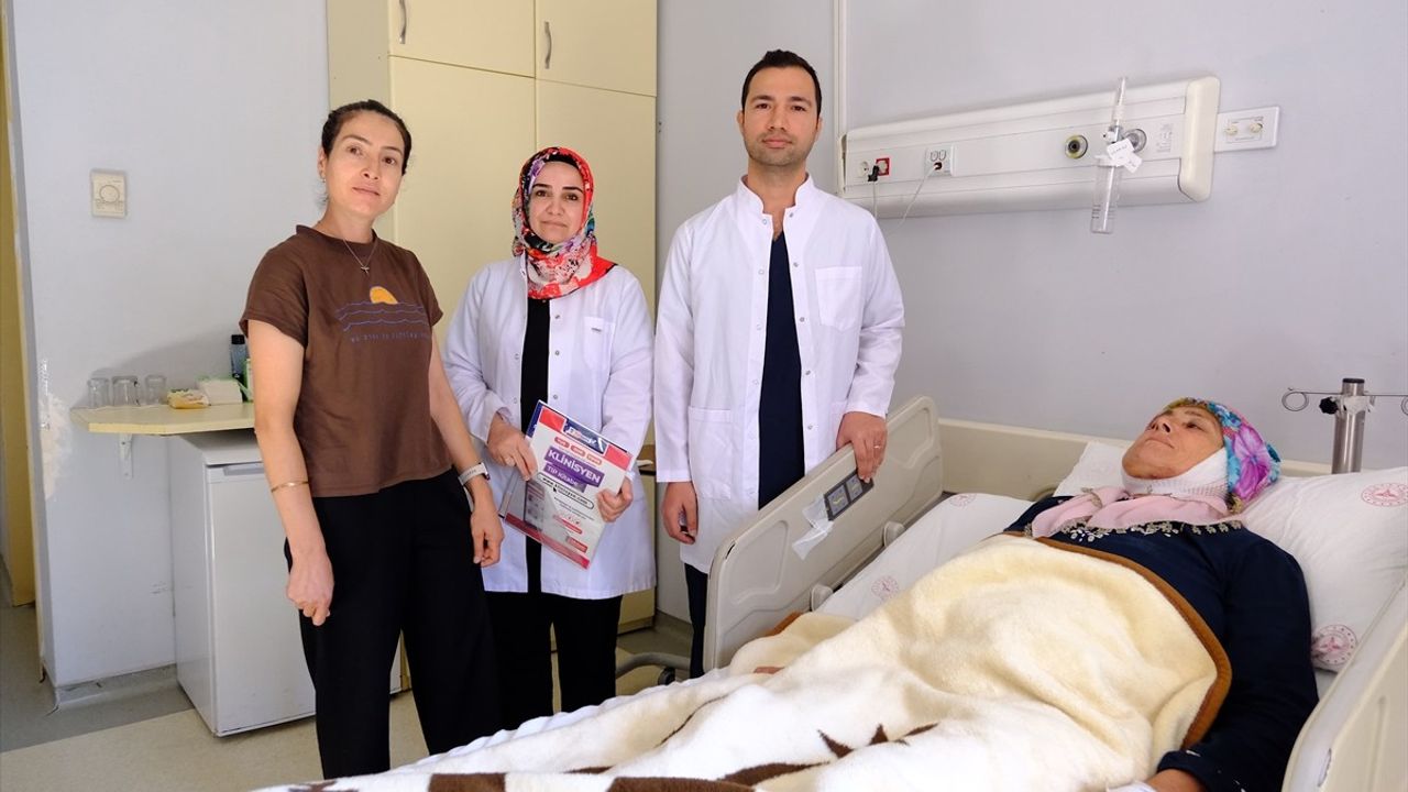 Muş'ta 15 Yıllık Kısmi Yüz Felci Ameliyatla Düzeltildi