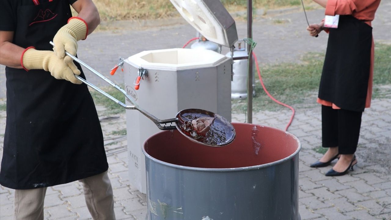Muş'ta Seramik Raku Pişirimi Çalıştayı Başladı