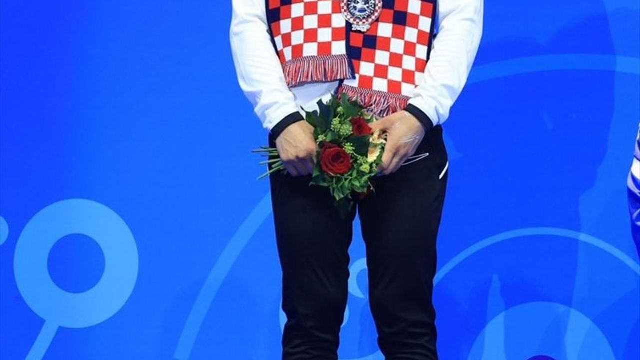 Nesrin Baş 2025 Dünya Şampiyonası'nda 72 kg'de Gümüş Madalya