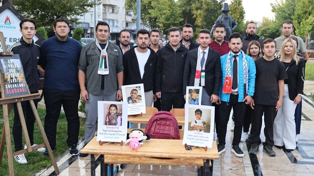 Nevşehir'de AK Parti'li Gençlerin 'Boş Sıralar' Etkinliği: Gazze'de Ölen Çocuklar Anıldı