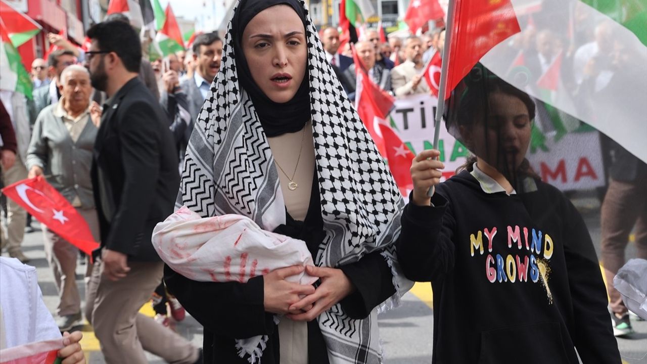 Nevşehir'de 'Kararlılık Yürüyüşü'yle Küresel Sumud Filosu'na Destek