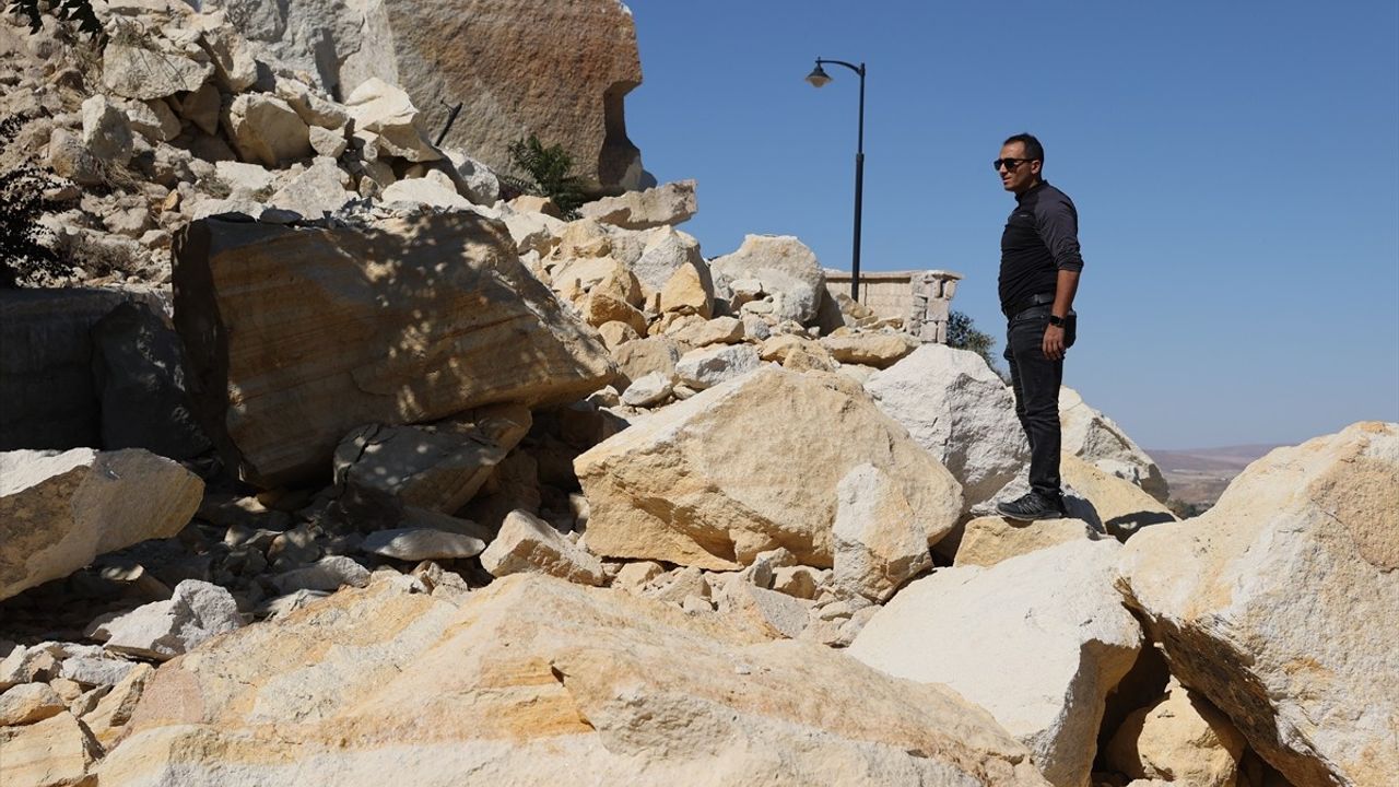 Nevşehir Ürgüp'te Kadıkalesi'nden Kaya Parçası Düştü — 19 Kişi Tahliye Edildi