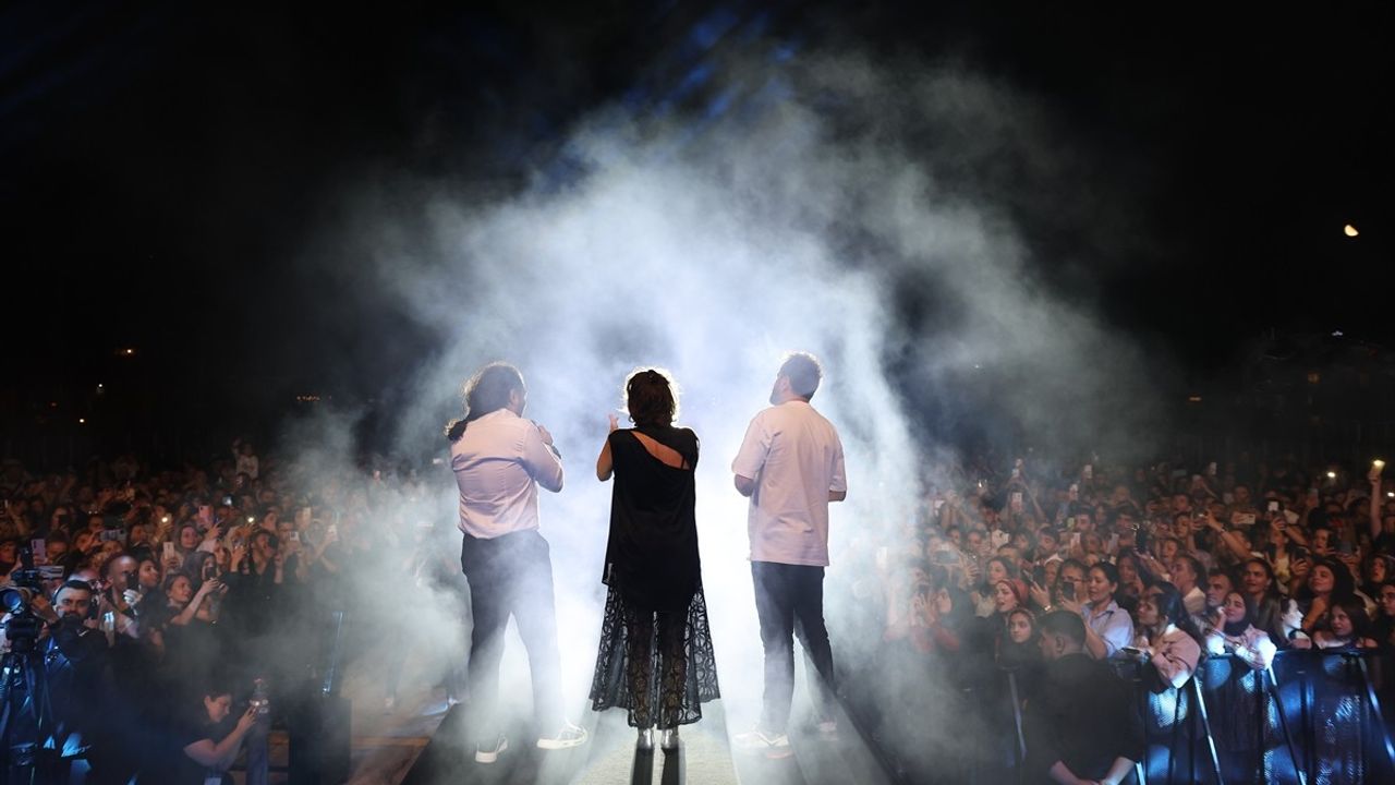 Niyazi Koyuncu, Selçuk Balcı ve Şevval Sam Marmara Park'ta Buluştu