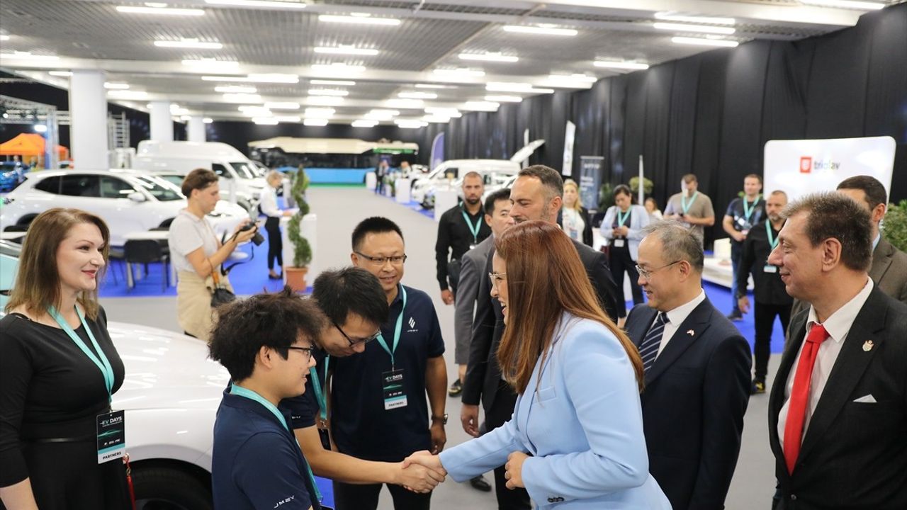 Novi Sad'te 'EV Days' Bölgesel Elektrikli ve Hibrit Araç Fuarı Açıldı