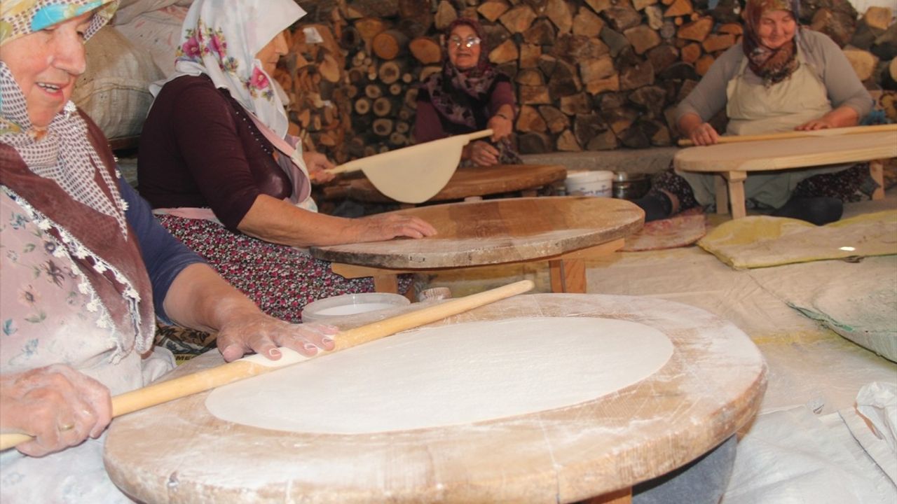 Oğuzlar'da Asırlık İmeceyle Kışlık Yufka Hazırlığı Başladı