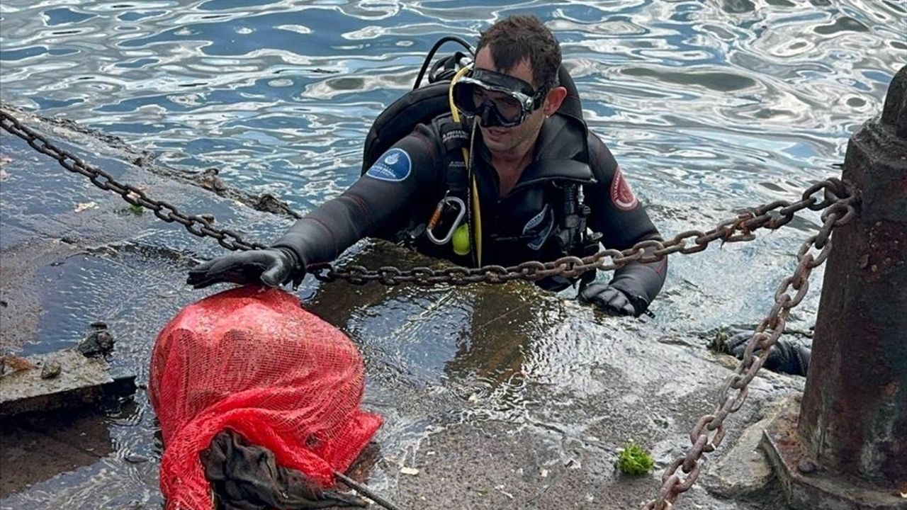 Ortaköy'de Deniz Dibi Temizliği: Çok Sayıda Atık Çıkarıldı
