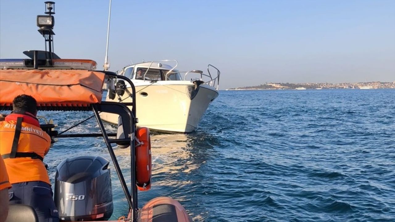 Ortaköy'de Makine Arızası Sonrası Sürüklenen Tekne Kurtarıldı