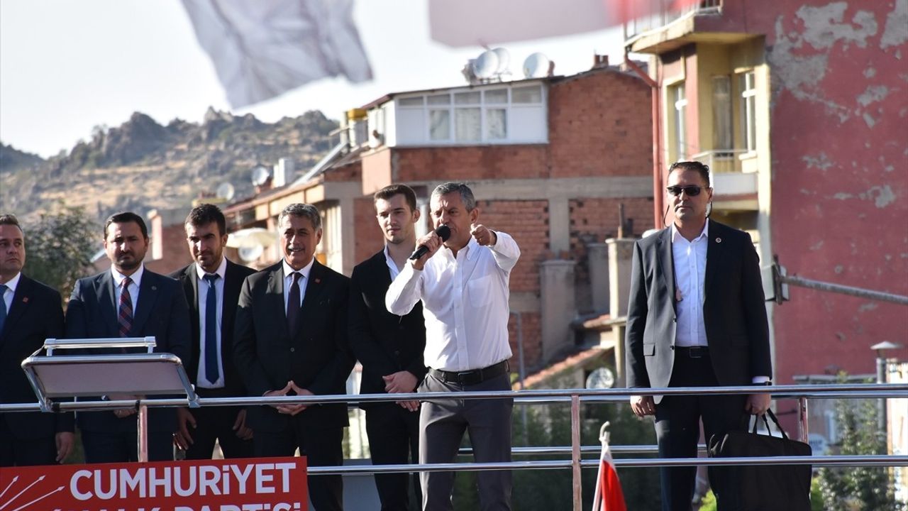 Özgür Özel Afyonkarahisar'da: Kimsesizlerin kimsesi olmaya geliyoruz