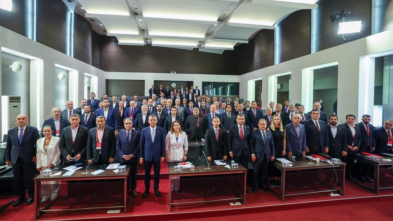 Özgür Özel CHP İl Başkanları Toplantısına Başkanlık Etti