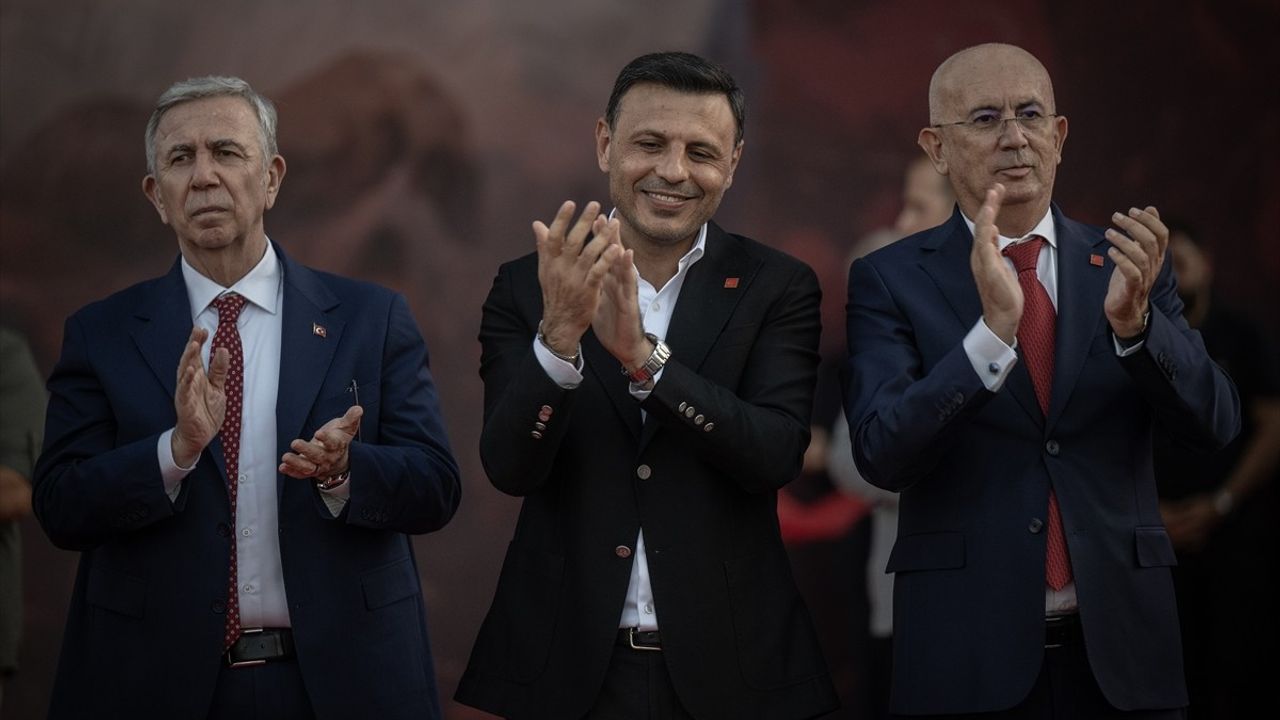 Özgür Özel: "CHP kolay lokma değildir" — Ankara'da demokrasi çağrısı