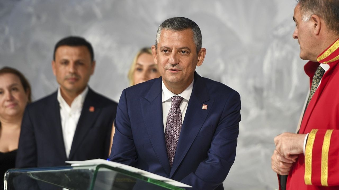 Özgür Özel, Gökan Zeybek'in Oğlunun Düğününde Nikah Şahidi