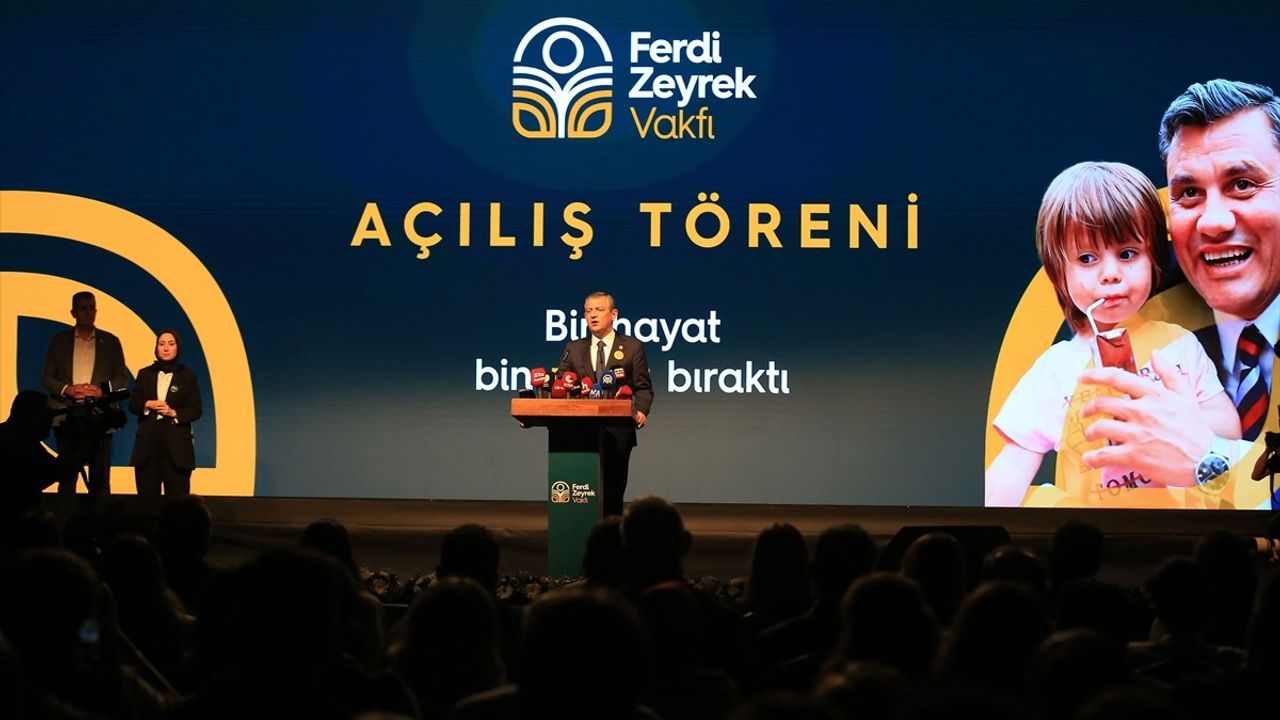 Özgür Özel Manisa'da Ferdi Zeyrek Vakfı'nı Açtı: 'Manisa Rüyasına Sahip Çıkmak'