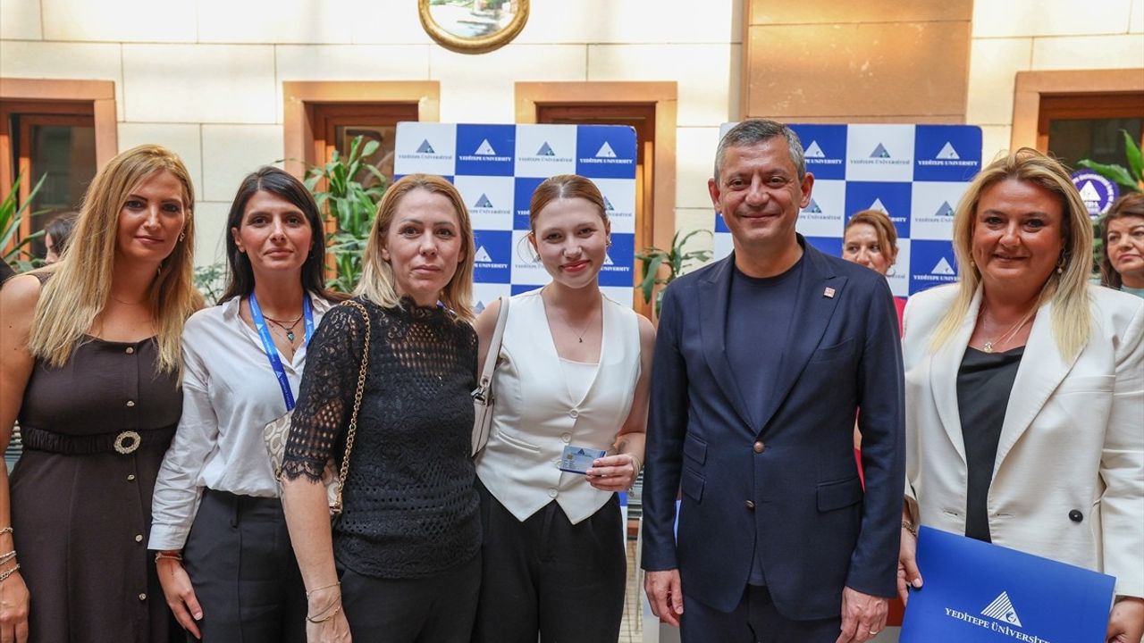 Özgür Özel, Nehir Zeyrek'in Yeditepe Üniversitesi Kaydına Eşlik Etti