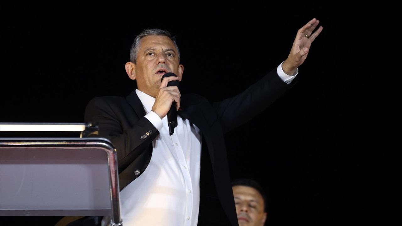 Özgür Özel: "Yasaksız Türkiye, Vizesiz Avrupa" Sözü — Bahçelievler Mitingi