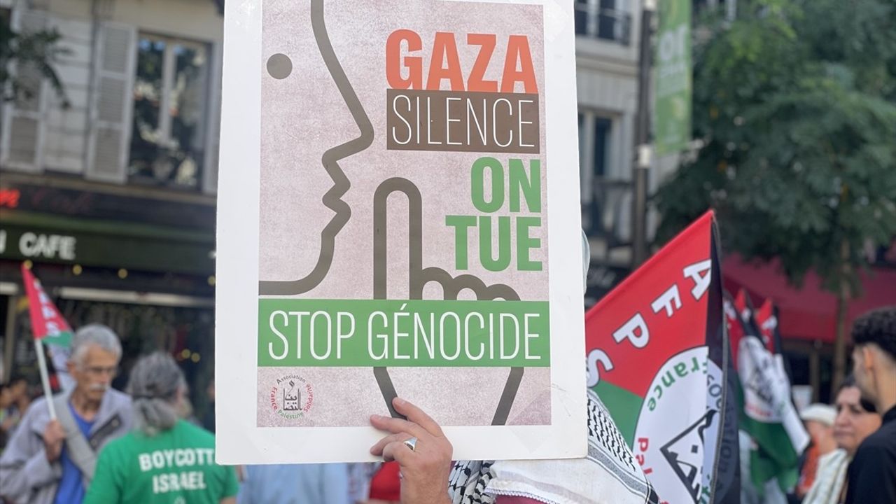 Paris'te Binler 'Gazze'deki Soykırım Sona Ersin' Talebiyle Yürüdü