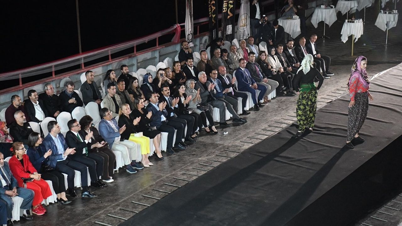 Pertek'te 'Kaleden Podyuma, Bir Pertek Rüyası Defilesi'