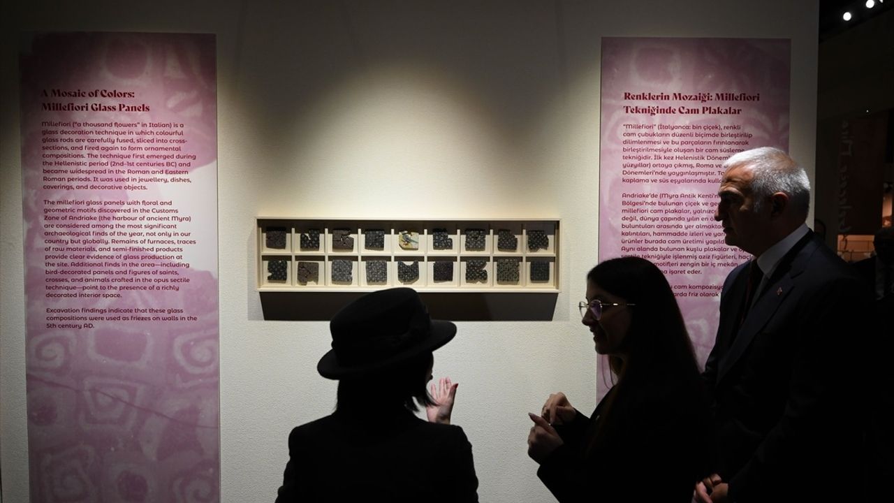 Prenses Akiko, 'Arkeolojinin Altın Çağı' Sergisini İnceledi