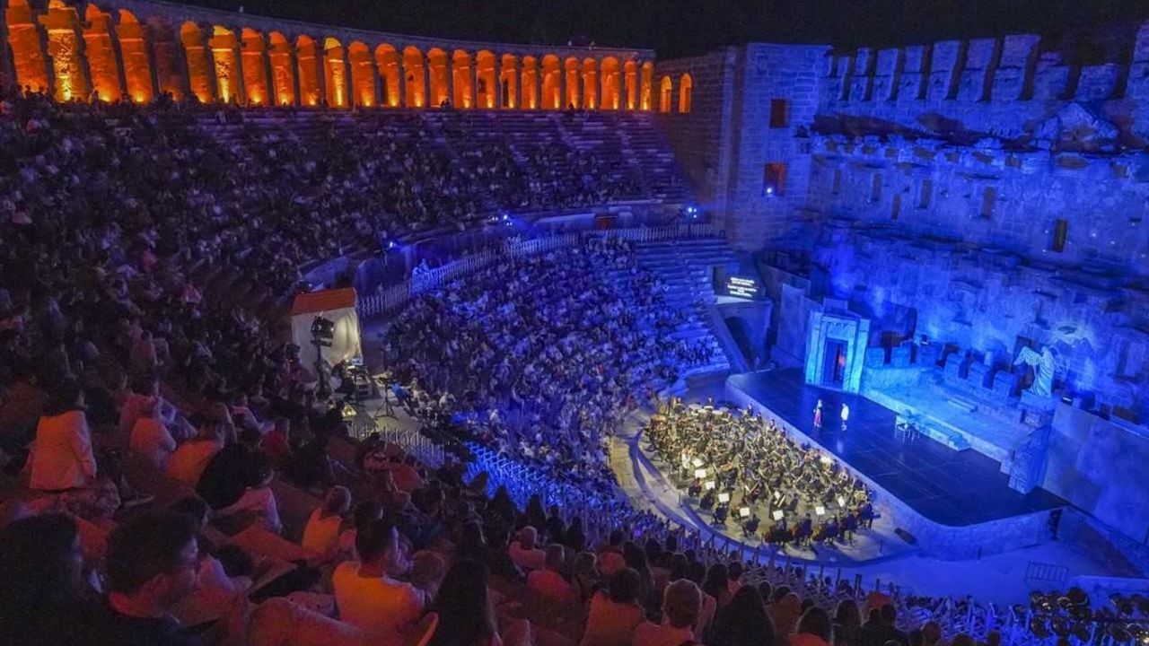 Puccini'nin 'Tosca'sı Aspendos Antik Tiyatrosu'nda Sahnelendi