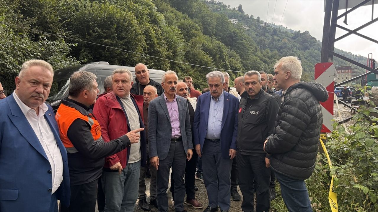 Rize'de Sağanak: Bakan Uraloğlu ve Bakan Bak Sahada İnceleme Yaptı
