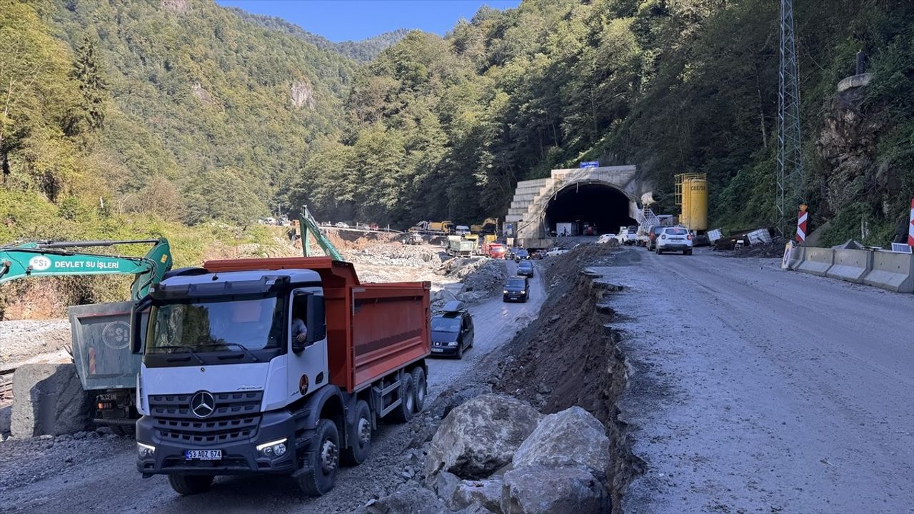 Rize Valisi Baydaş: Metrekareye 355 kg Yağışta Can Kaybı Yok, Ayder Yolu Çalışmaları Sürüyor